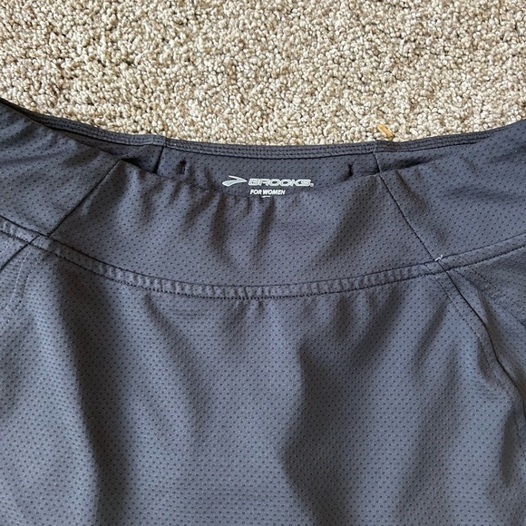Brook’s Equilibrium Running Skort. Charcoal grey. Excellent condition. Pocket - Picture 8 of 11
